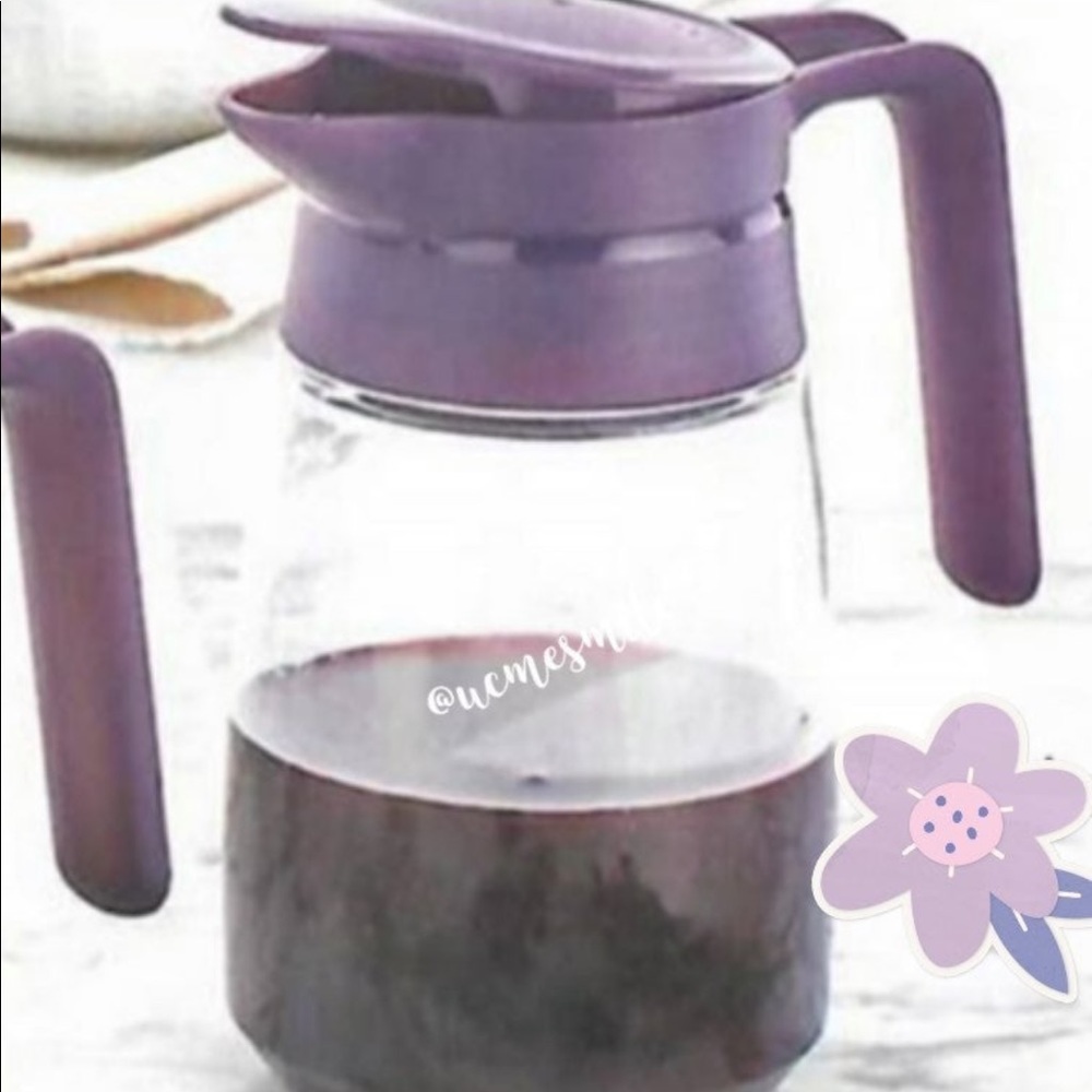 Tupperware Honey/Syrup Serving Acrylic Pitcher